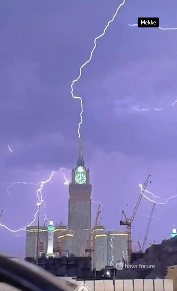 Suudi Arabistan’ın Mekke kentinde dün akşam yaşanan fırtına, ilginç görüntüler oluşturdu.