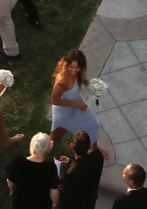 Düğünde sadece Miley Cyrus çıplak ayaklarıyla görüntülendi!