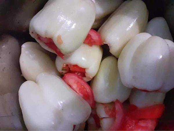 2. Dişlere benzeyen dolmalık biberler.