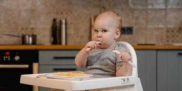 Yemek yemeyi yeni yeni öğrenen bebeğinizin mama sandalyesini kirletmesi muhtemel. Bu yüzden seçeceğiniz mama sandalyesinin kolay temizlenebilir olmasına dikkat etmelisiniz.