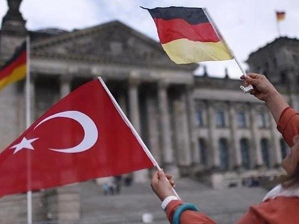 Almanya, ülkesinde yaşayan Alman pasaportu olmayan yüzde 14'lük kesim için, Vatandaşlık Yasası'nda değişikliğe gidiyor.