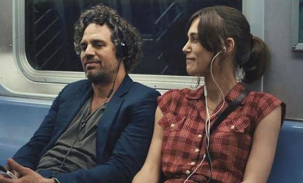 9. "Gürültü engelleyici Kulaklık. Metrodayken insanların konuşmalarını dinlediğim şarkıdan daha çok duymaktan sıkılmıştım artık"