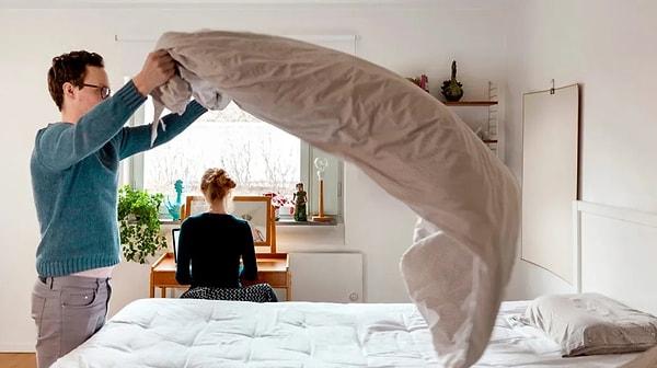 14. Normal çarşaflarınızın altına, su geçirmez bir çarşaf kullanın. Böylece yatağınız kolay kolay kirlenmez.
