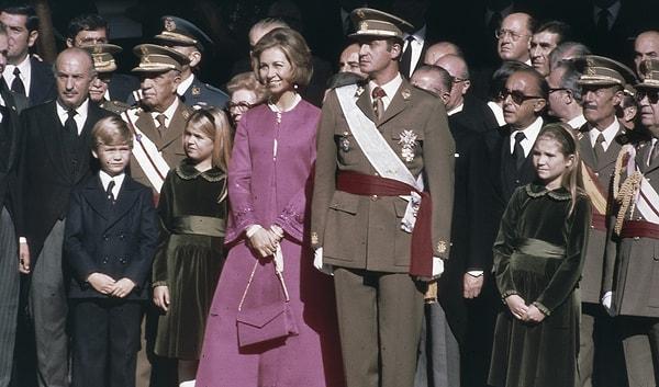1. 1970'lerde İspanya kralı olan Juan Carlos'un libidosu bir "devlet sorunu" olarak görüldüğü için İspanyol gizli servisi krala libidosu düşsün diye hormon veriyordu.