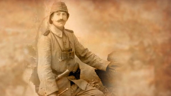 Anıtkabir'i ziyaret ettiğinizde Müze bölümünde karşınıza Kurtuluş Savaşı generallerinin fotoğrafları çıkar. Aralarından bir kişi var ki General değil Albay'dır. O kişinin adı Albay Reşat Çiğiltepe'dir.