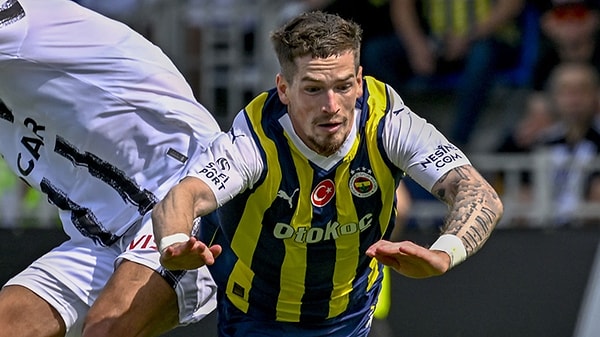 Fenebahçe'nin yeni transferi Ryan Kent'in İstanbul'da timsahına bakıcı aradığı haberi maaşın dolgun olmasıyla gerçek sanıldı.