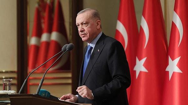 Konuyla ilgili son olarak geçen hafta Macirastan dönüşünde konuşan Cumhurbaşkanı Erdoğan ise "Belediyeler, sokaklarda yaşayan hayvanları barınaklara almalı. Bu konunun takipçisiyim" demişti.