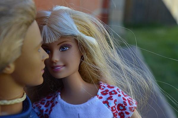 Bilindiği üzere Barbie ismi aslında Barbara'nın kısaltması ve Barbara Oppenheimer da lise mezuniyetine kadar Barbie adını kullanıyormuş.