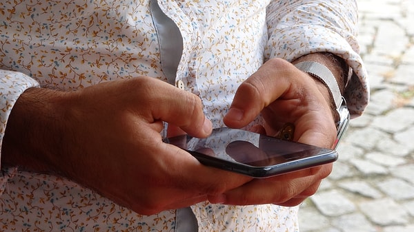 Temel konuyla ilgili yaptığı açıklamada şunları söyledi: “Dün sabah saatlerinde uyuduğum esnada sürekli telefon trafiği başladı ve ilk başta aldırış etmedim, arkadaşlarım şaka yapıyor sandım."