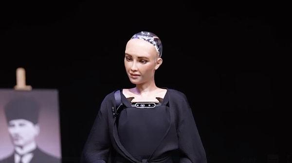 Yapay zekâ robotu Sophia, Cumhurbaşkanı Recep Tayyip Erdoğan hakkında da açıklamalarda bulundu.