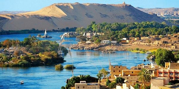 8. Piramitlerle ünlü olan antik Mısır'daki nehir hangisidir?