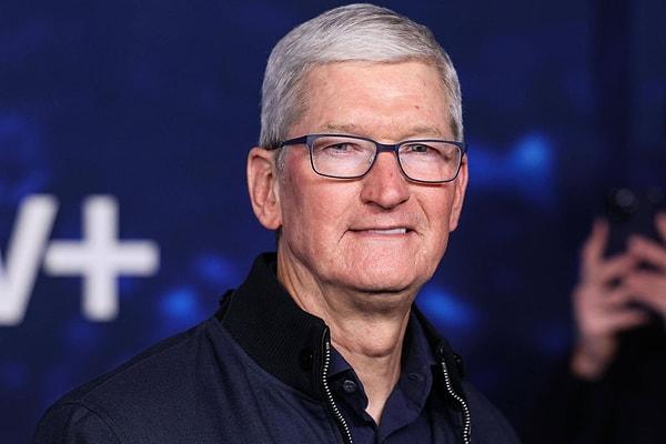 Steve Jobs'un hayatını kaybetmesinin ardından Apple'ın CEO pozisyonundaki ismi Tim Cook'un sosyal medyayla arası çok da iyi değil.