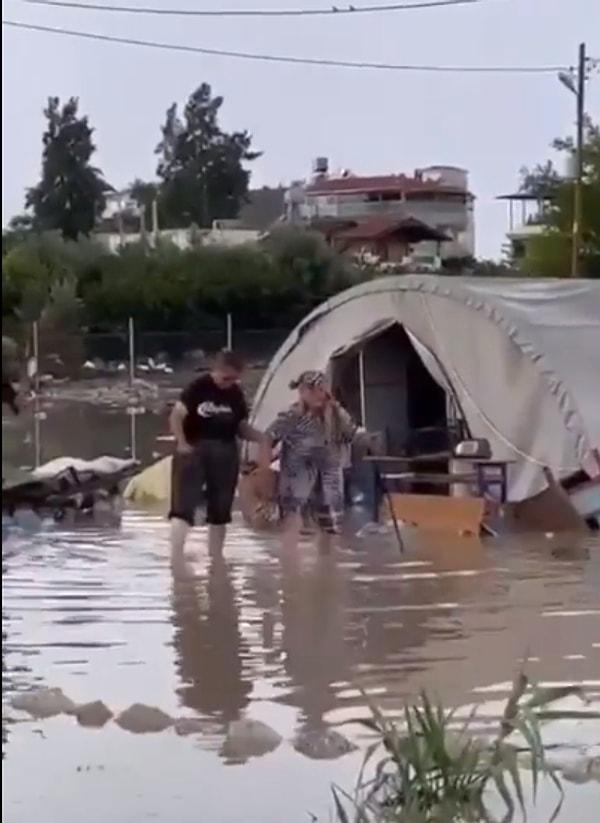 Hatay’da etkili olan yağmur sonrası depremzedelerin olduğu çadırları su basarken, Gökhan Zan kışa hazırlık yapılması gerektiğini ifade etti.