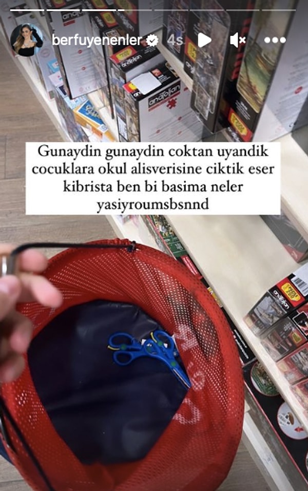 7. Berfu Yenenler, oğlu Kuzey ve Mete için okul alışverişine çıktı.