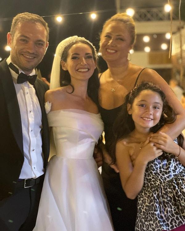 Gelin Nazlı Pınar Kaya ve İsmail Oral'ın düğününden paylaşılan karelere birlikte bakalım!