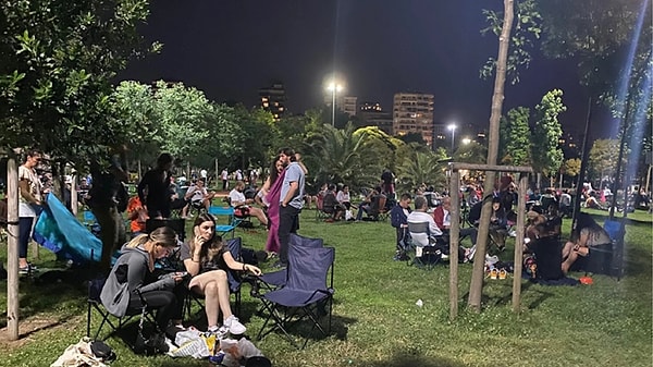 İstanbul Valiliği, geçen günlerde kurumlara gönderdiği yazıyla halka açık yerlerde alkol tüketiminin yasaklandığı duyurdu.