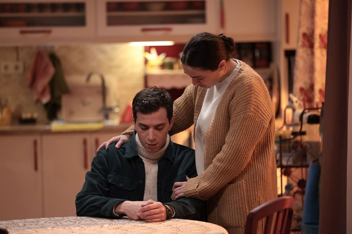 Любовь напрокат дефне и омер. Омер и дефне. Омер и дефне. Омер и гамзе. Содержание омер.