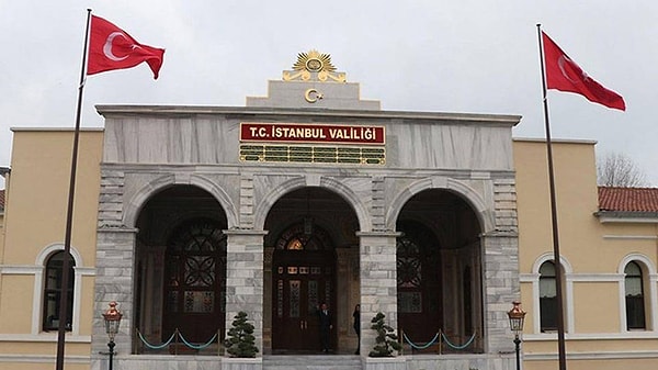 Geçtiğimiz günlerde İstanbul Valiliği tarafından yapılan açıklamalarda İstanbul'da açık alanlarda alkol tüketiminin yasaklandığı duyurulmuştu.