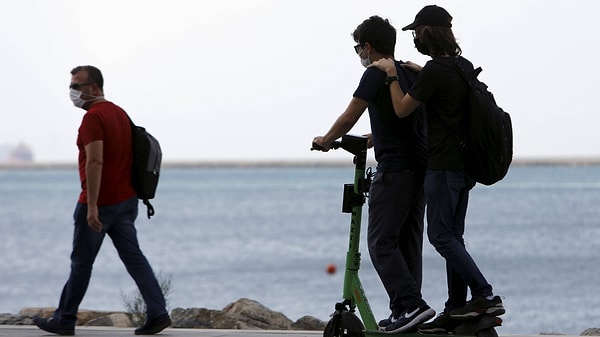 Buna göre; İstanbul'nu 5 ilçesinde 20 kilometre olan hız sınırı 12,5 kilometreye indirildi.