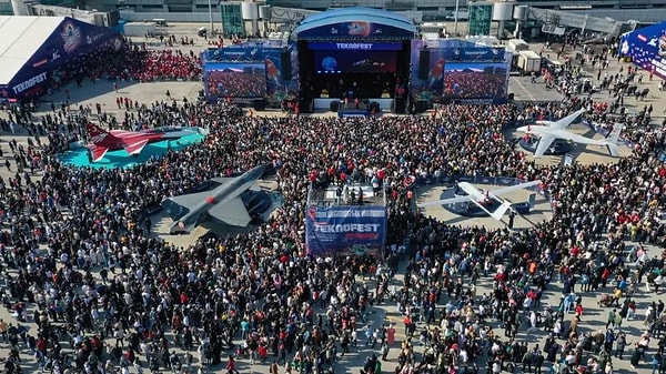 Havacılık, Uzay ve Teknoloji Festivali TEKNOFEST, yüzlerce yerli firmanın yeni teknolojilerini başkentliler ile buluşturmaya devam ediyor.