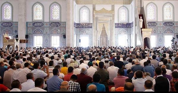 Cuma günleri Müslüman dünyası için haftanın en önemli günü olarak kabul edilir. Cuma gününde binlerce Müslüman vatandaş, Cuma Namazı saatinde camilerde Allah rızası için namazlarını kılacaklar.