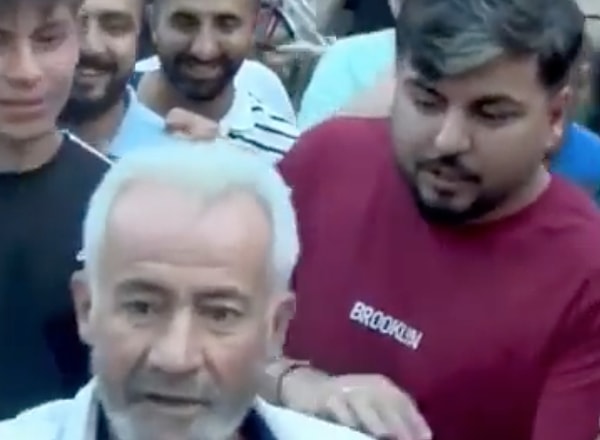 "Erdoğan'dan sadece manita istiyorum." diyen vatandaş insanlara da 'hakkı olup olmadığını' çok ciddi bir şekilde sordu.