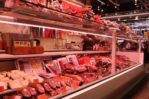 12. "Şarküteri eti paketlemesinde çalışıyorum. Pahalı olan etlerin tek farkı etiketleri..."