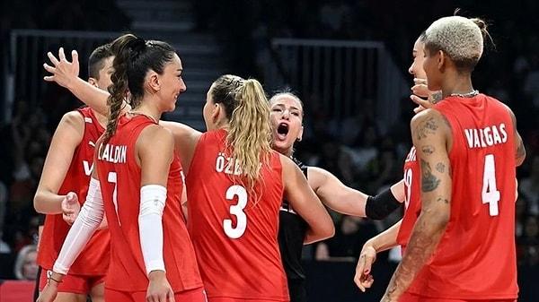 Beşinci sette, A Milli Kadın Voleybol Takımı son Avrupa şampiyonu İtalya’yı 15-6’lık skorla mağlup etti ve finale yükseldi.