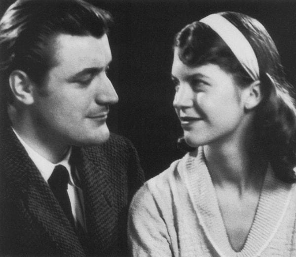 11. Plath, şair Ted Hughes'tan çok etkilendi ve şair çift tanıştıktan sadece 4 ay sonra evlenmeye karar verdi.