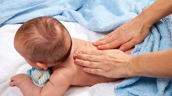 Bebek yağı, cilt bakımında çeşitli şekillerde kullanılabilir. İki ana kullanım alanı nemlendirme ve temizlik olarak öne çıkar.
