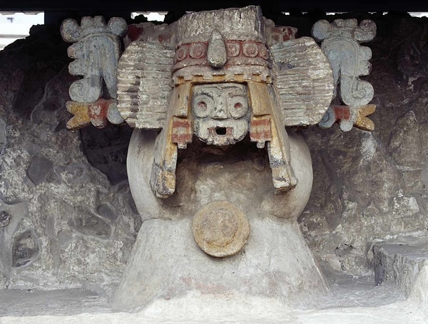 Aztekler, Tlaloc'un sadece yardımsever bir tanrı olmadığını, aynı zamanda öfkeyle dolu olduğunu da çok iyi bilirlerdi.