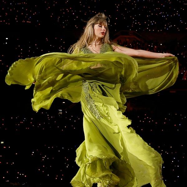 Taylor Swift son olarak Spotify'da aylık 100 milyon dinleyiciyi aşan ilk ve tek kadın olunca, bazı tartışmaları da beraberinde getirdi.