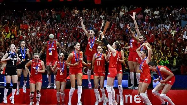A Milli Kadın Voleybol Takımımız dün akşam çıktığı Sırbistan maçında 3-2'lik skor yaparak tarihinde ilk kez Avrupa Şampiyonu oldu.