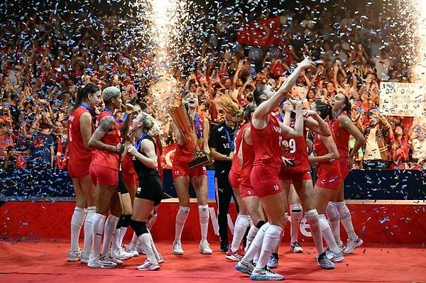CEV 2023 Avrupa Voleybol Şampiyonası finalinde Sırbistan'ı 3-2 yenerek altın madalyayı kazanan Filenin Sultanları tarihinde ilk kez Avrupa şampiyonu oldu.