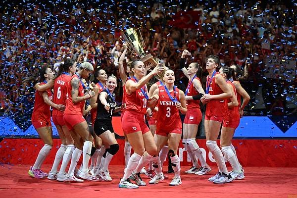 A Milli Kadın Voleybol Takımı, Avrupa Şampiyonu olarak tüm Türkiye'de bayram havası estirdi!