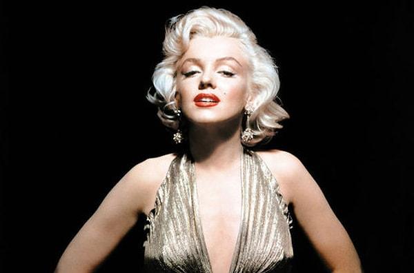 10. Efsanevi bir film yıldızı ve 1960'ların bombası olan Marilyn Monroe, topluluk önünde konuşmaktan ve açık yerlerden korkuyordu.
