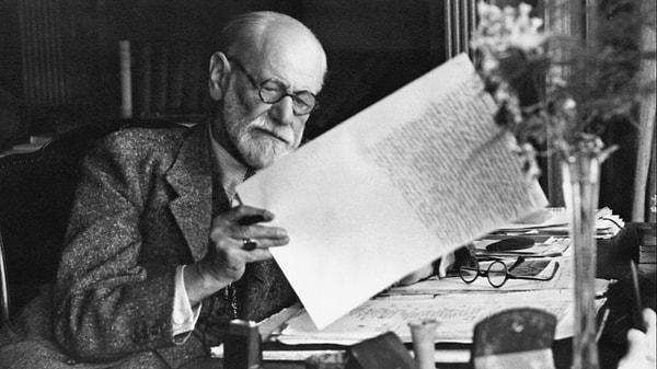 13. Sigmund Freud tren yolculuğundan, silahlardan ve eğrelti otlarından korkuyordu.