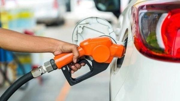 Benzin ve motorin fiyatlarında ise bir değişikliğe gidilmedi. İstanbul’da benzinin litre fiyatı 36.80 TL, İzmir’de 37.47, Ankara’da ise 37.35 TL.