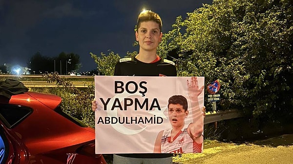 Ama sosyal medyada bu konuda oldukça agresif ve kötücül paylaşımlar da yapıldı. Sporcularımızın özel hayatına burun sokanlar, yaşam tarzlarını eleştirenler, başarılarını çekemeyenler çok oldu.