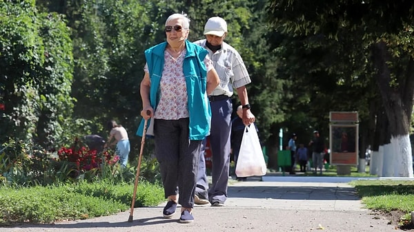 11. "Zaten evlendim. Şimdi alzheimer ilaçlarını al bakalım."