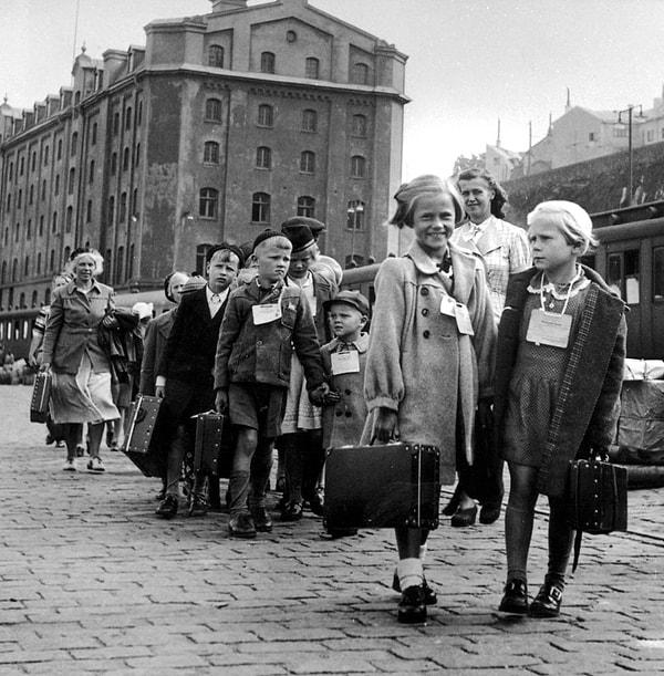 Savaşın sonunda, çoğu İsveç'deki ailelerin yanına yerleştirilen yaklaşık 80 bin çocuk Finlandiya'dan gönderildi.