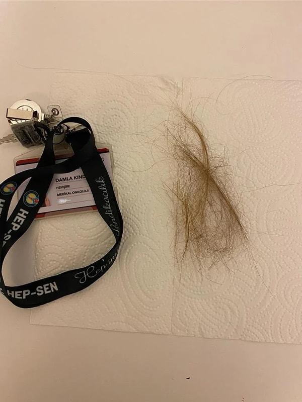 Sağlık Çalışanları Hak Ve Mücadele Derneği, hemşirenin yolunan saçlarının fotoğrafını paylaşarak Sağlık Bakanı Fahrettin Koca’ya şu çağrıda bulundu: