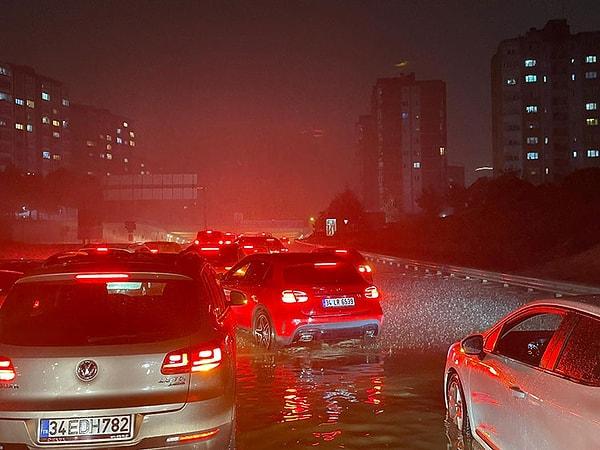 Meteoroloji Genel Müdürlüğü dün İstanbul'da meydana gelen sağanak yağışın etkileri henüz geçmeden yeni bir uyarıda bulundu.