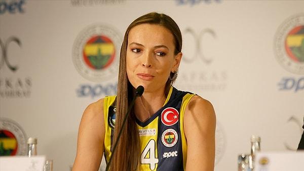 A Milli Kadın Voleybol Takımı'nın ve Fenerbahçe Opet'in kaptanı Eda Erdem Dündar, 15 yıldır sarı-lacivertli formayı terletiyor.