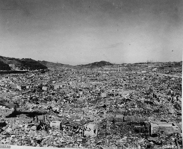 1945 yılının Ağustos ayında Amerika Birleşik Devletleri Ordusu, Japonya'ya, İkinci Dünya Savaşı'nın sonunu getiren ve bu iki ulus arasındaki çatışmanın sonunu getiren iki büyük saldırıda bulundu.