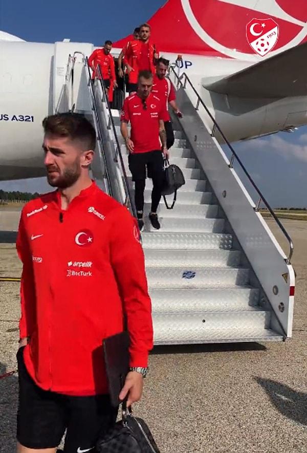 Ermenistan maçı için İstanbul’da toplanan Milli Takım, THY’nin tahsil ettiği özel uçakla maçın oynanacağı Eskişehir’e gitti.