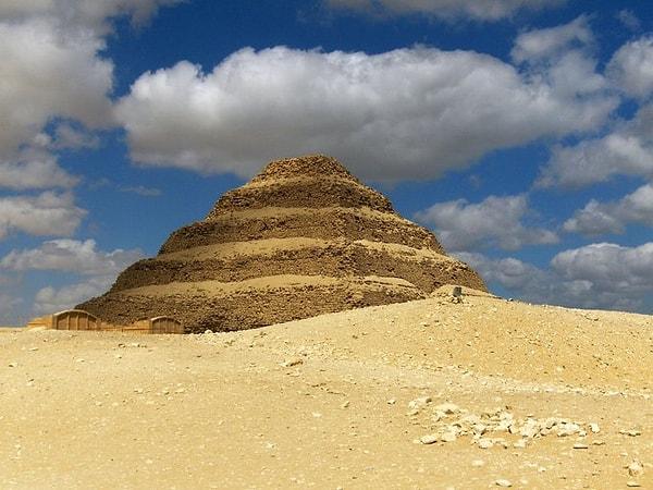 22. Zoser Piramidi