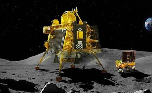 Yaklaşık olarak 14 Dünya gününe tekabül eden ilk Ay gündüzünü geride bırakan uzay aracı, şimdi ise yine 14 gün sürecek oldukça karanlık bir geceyi tecrübe edecek.