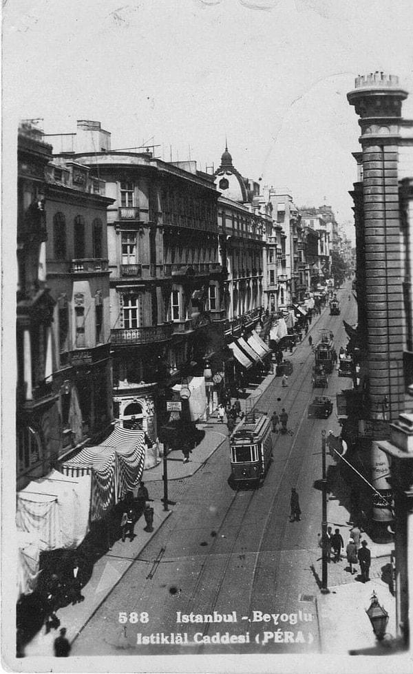 10. İstiklal Caddesi, İstanbul, 1930.