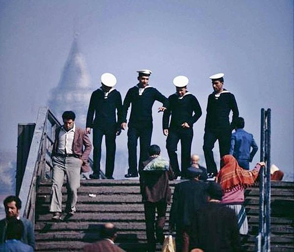 16. Bir grup bahriye, Eminönü, 1970.